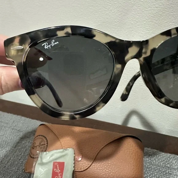 Ray-Ban Wayfarer Way- Sunglasses with Case - Picture 3 of 10